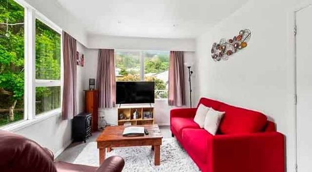 Well Presented Large 1-Bedroom Flat with Garage - Photo 1