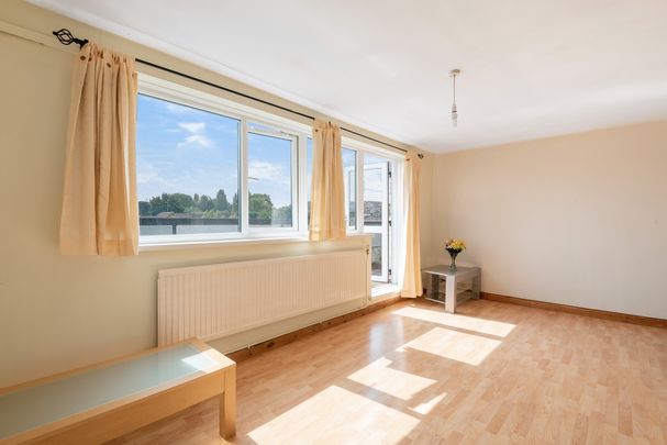 Old Farm Road, East Finchley, London, N2 - Photo 1
