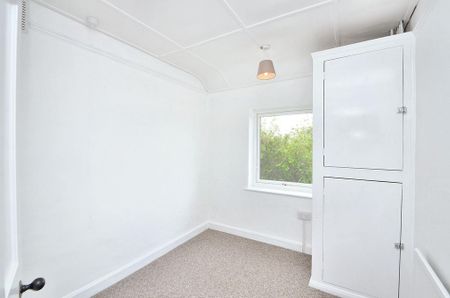 3 bedroom end of terrace house to rent - Photo 5