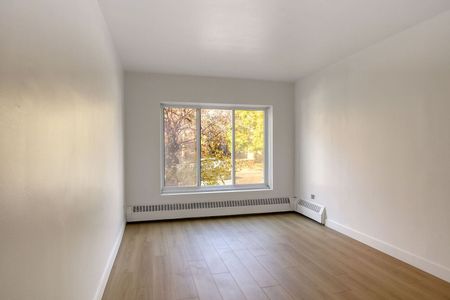 2400 Van Horne Street - Photo 2