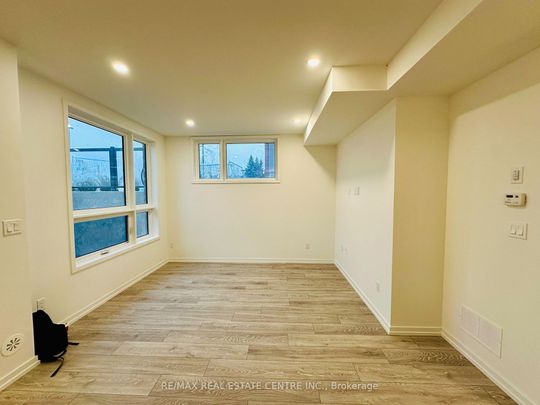 For Lease - 20 Lytham Green Circle Unit# 14, Newmarket, Ontario - Photo 1