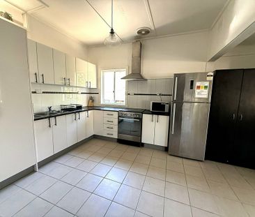 3 Bedroom Furnished Home - Photo 3