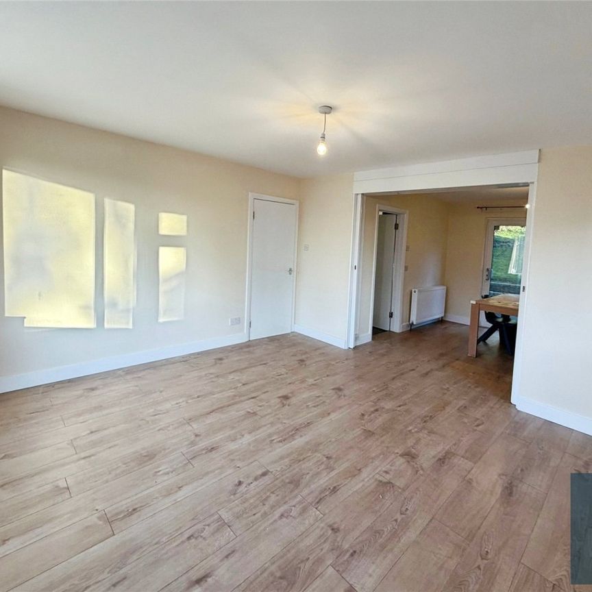 Springwood Hall Gardens, Springwood, Huddersfield, HD1 - Photo 1