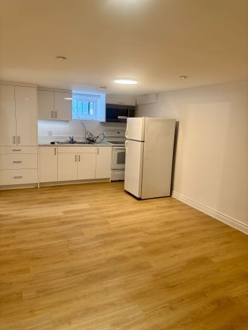 For Lease - 27 Lyndale Drive, Toronto, Ontario - Photo 2