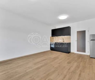 Pronájem bytu 1+kk, Za černým mostem, 35 m - Photo 2