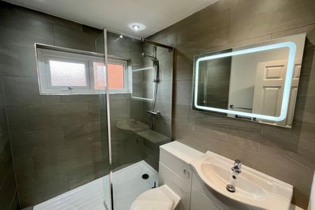 Olive Close - Photo 2