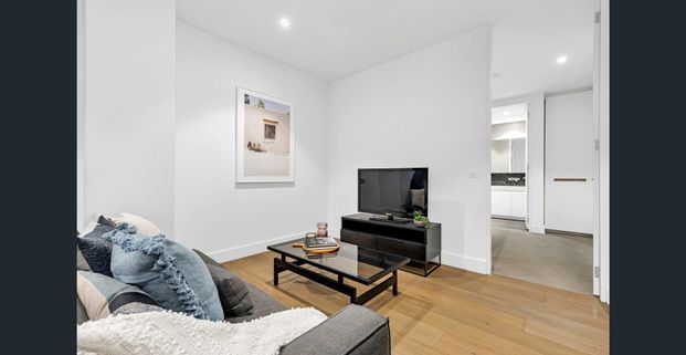 FULLY FURNISHED LUXURIOUS APARTMENT! - Photo 1