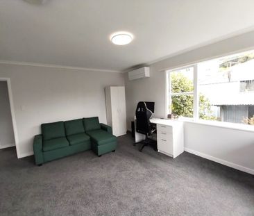 Sunny Fully Refurbished Flat in Newlands - Photo 5