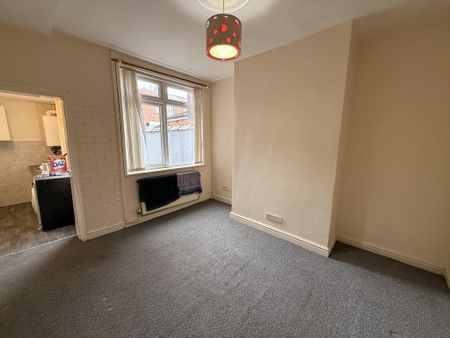 2 bedroom terraced house to rent - Photo 2