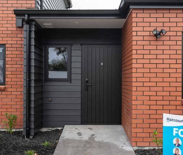 Stylish One-Bedroom Home in Chartwell - Wheelchair Friendly! - Photo 5