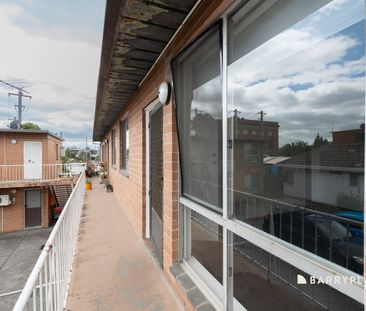 Light-Filled and Convenient Apartment in Prime Glenroy Location - Photo 5