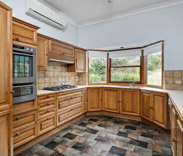 Spacious 3-Bedroom Home with Bay Views - Photo 3