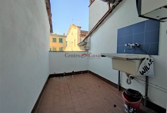 Ampio appartamento con terrazzino libero da metà marzo 2026 !