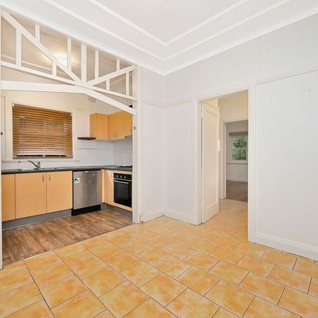 Spacious Art Deco Apartment - Photo 4