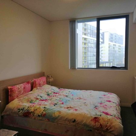 Large unfurnished one bedroom + study ( study room with door) for lease now! - Photo 4