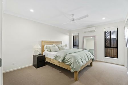 IMMACULATE FAMILY HOME - Photo 2