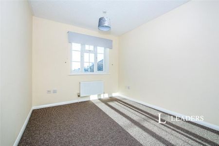3 bedroom semi-detached house to rent - Photo 3