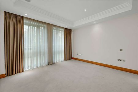 A spacious four bedroom ground floor apartment ideal for entertaining and enjoying the views over the Charters estate. - Photo 3