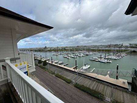 Perfect onderhouden 2-slaapkamerappartement met zicht op de jachthaven en meerdere terrassen - Photo 3