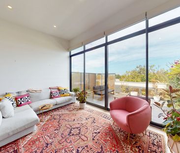 A Rare Fitzroy North Find: Space, Style and Location Combined - Photo 4