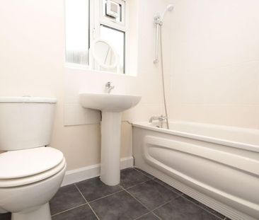 Room in a Shared House, Benson Ave, E6 - Photo 4