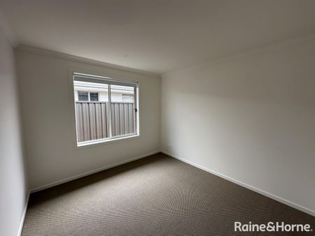 Spacious 4-Bedroom Family Home in Munno Para Downs - Photo 2