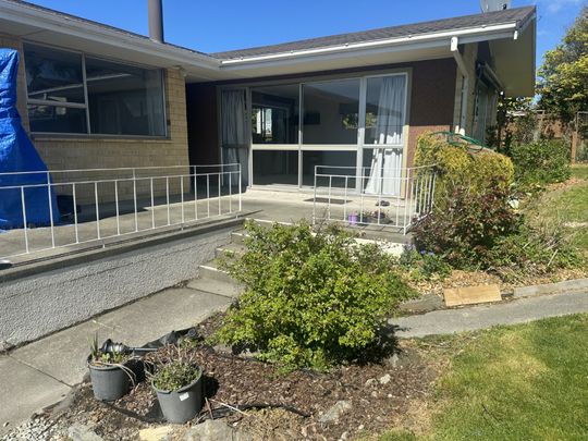 Family Living in Gleniti - Photo 1