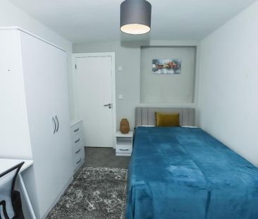 5 bedroom private hall to rent - Photo 4