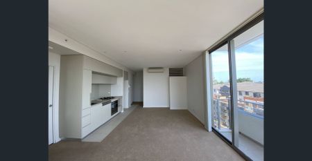 North facing one bedroom + study/Bedroom apartment with two balconies and fantastic garden view - Photo 3