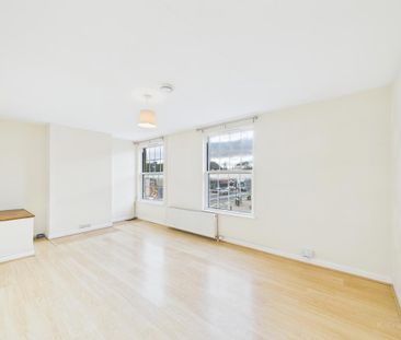 2 bedroom maisonette to rent - Photo 2