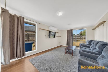 3 Bedroom house for Lease in Cranbourne! - Photo 5