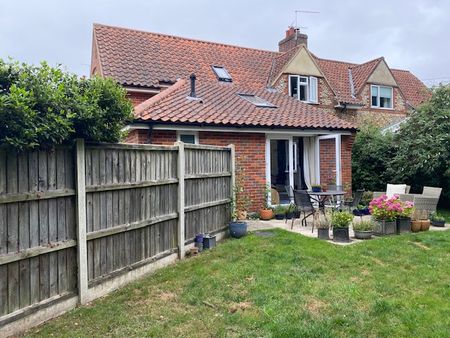 3 Bed House To Let in Centre of Holt - Photo 2