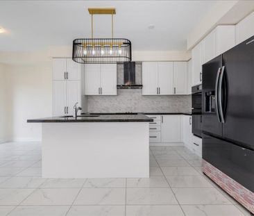 For Lease - 78 Lorne Thomas Place, New Tecumseth, Ontario - Photo 4