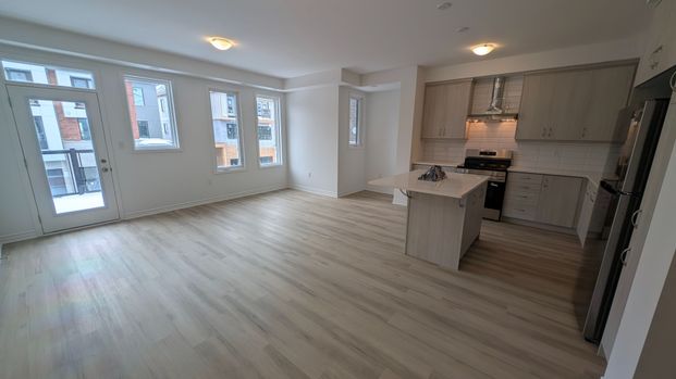 For Lease - 11 Pearen Lane, Barrie, Ontario - Photo 1