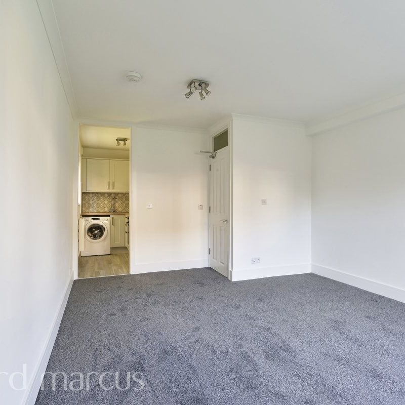 Oxford Road - Photo 1