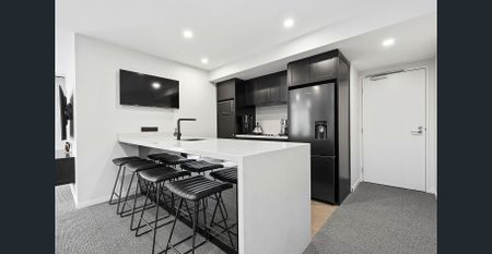 SUPERBLY RENOVATED 3 BEDROOM, 2 BATHROOM AT AU APARTMENTS! - Photo 5