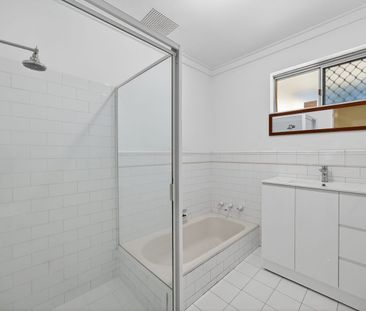 Family Living with Pool - Photo 5