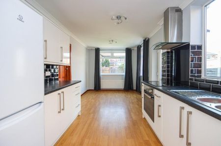 3 bedroom semi-detached house to rent - Photo 3