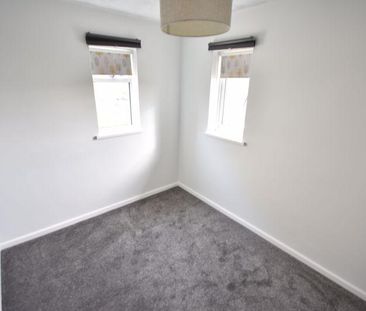 4 bedroom semi-detached house to rent - Photo 2