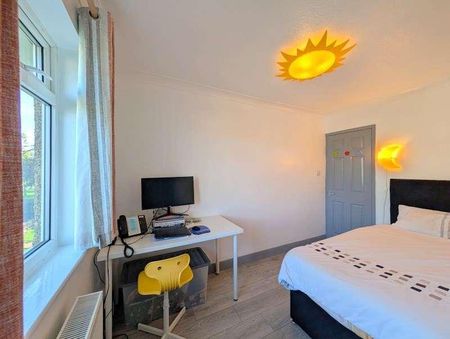 Staines Road, Feltham, TW14 - Photo 4