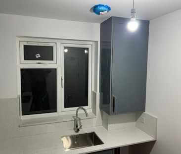 Room in a Shared House, Hanworth Road, TW4 - Photo 4