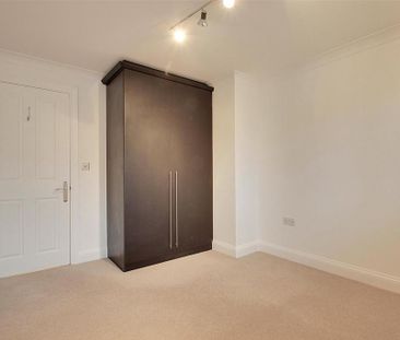 4 bedroom end of terrace house to rent - Photo 4