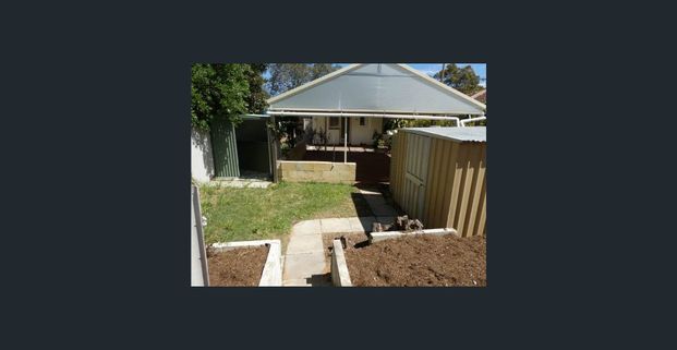 2x1 Duplex with A/C | Large Yard | Great Location | Pet Friendly | Long-Term Rental - Photo 1