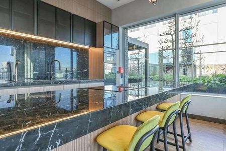 Bloom East, Nine Elms Lane, Nine Elms, SW11 - Photo 3