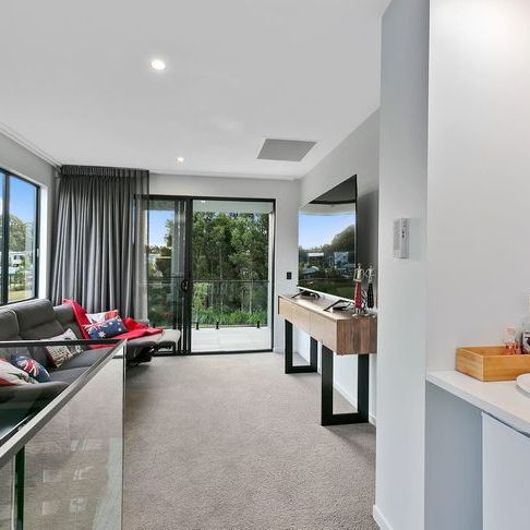 Beautiful 3 Bedroom Home in Sunshine Cove! - Photo 1