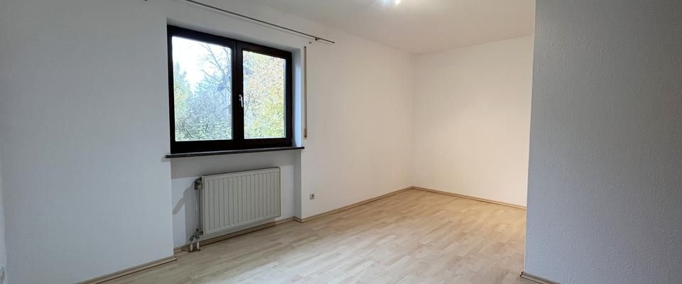 Charmante 2-Zimmer-Wohnung mit sonnigem Balkon, Einbauküche und Stellplatz - Photo 1