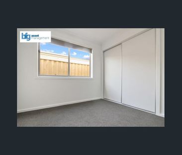 Spacious & Modern 4-Bedroom Home with Double Lock-Up Garage! - Photo 3