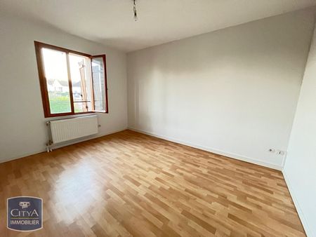 Location Maison 4 pièces 94m² LA CHAPELLE ST URSIN 18570 - Photo 3
