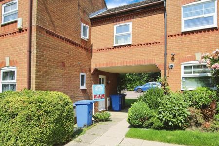 2 Bedroom Flat to Rent in Chatsworth Avenue, Kettering, Northamptonshire, NN15 - Photo 3