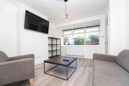 2 bedroom end of terrace house to rent - Photo 2